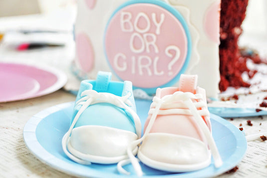 Gender reveal games: Pink and blue shoe-shaped gender reveal cake.